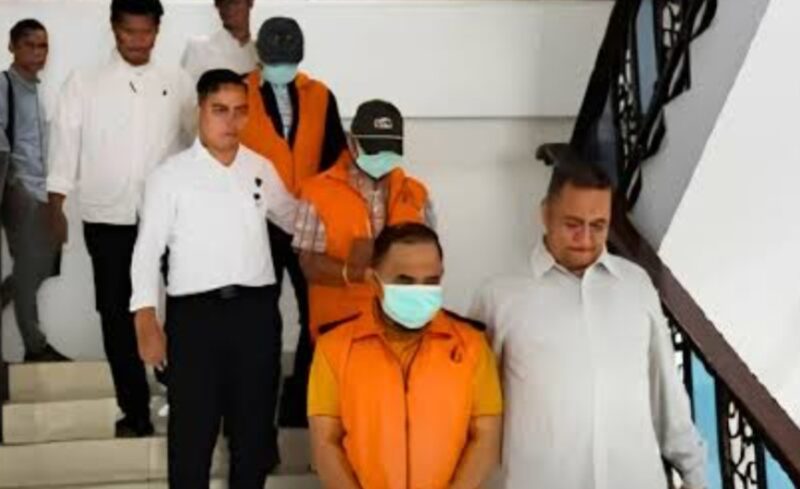 Polda Jambi melalui Direktorat Reserse Kriminal Khusus (Ditreskrimsus) resmi menetapkan mantan Kepala Dinas Pendidikan Provinsi Jambi, Adi Varial Putra, sebagai tersangka dalam kasus dugaan korupsi Dana Alokasi Khusus (DAK).

Penetapan tersangka dilakukan setelah penyidik mengantongi alat bukti yang cukup, hasil dari penyelidikan mendalam serta keterangan sejumlah saksi. Diperkiranakan kerugian negara Rp 21.8 miliar.