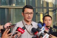 Juru bicara KPK Budi Prasetyo, Penyidik KPK mendalami dugaan aliran dana yang berkaitan dengan pengondisian proyek pembangunan infrastruktur perkeretaapian di berbagai daerah.