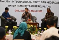 Industri pers Indonesia tengah menghadapi titik paling krusial dalam sejarah transformasi media. Di tengah gelombang teknologi kecerdasan buatan (Artificial Intelligence/AI), ruang redaksi kini tidak hanya bersaing dengan kecepatan informasi, tetapi juga dengan dominasi algoritma platform digital yang perlahan mengambil alih peran editor manusia.
