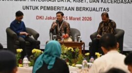 Industri pers Indonesia tengah menghadapi titik paling krusial dalam sejarah transformasi media. Di tengah gelombang teknologi kecerdasan buatan (Artificial Intelligence/AI), ruang redaksi kini tidak hanya bersaing dengan kecepatan informasi, tetapi juga dengan dominasi algoritma platform digital yang perlahan mengambil alih peran editor manusia.
