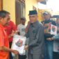 Wujud kepedulian Ketua DPC PDI Perjuangan Hardizal bersama Rombong menyerahkan Bantuan sosial terdiserahkan langsung oleh Ketua DKota Sungai kepada keluar yang terkena musibah kebsharan di desa Koto Tinggi Kecamatan  sungai Bungkal Kota sungai penuh ,Kamis (7/5).