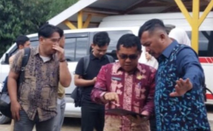 Alhamdulillah Kadus Kesehatan Kerinci Hermandizal mendaping Bupati Ketinci Monadi dilokasi Pembangunan RSUD Type C dan usul Bupati kerinci untuk memiliki RSUD disetujuan Kementerian Kesehatan  RI dan pembangunan direalisasikan  tahun 2026. Ini penting agar masyarakat Kerinci tidak perlu lagi dirujuk jauh untuk mendapatkan layanan kesehatan lanjutan.
