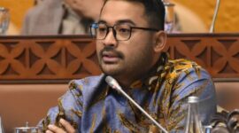 Menurut Zigo, penanganan kecelakaan tidak cukup hanya sebatas pendataan korban dan proses hukum semata. Pemerintah juga harus bertanggung jawab terhadap aspek keselamatan infrastruktur jalan.
Ia mengacu pada UU Nomor 2 Tahun 2022 tentang Perubahan atas UU Nomor 38 Tahun 2004 tentang Jalan serta UU Nomor 22 Tahun 2009 tentang Lalu Lintas dan Angkutan Jalan, yang menegaskan bahwa pemerintah bertanggung jawab atas keamanan, keselamatan, dan perbaikan jalan raya.