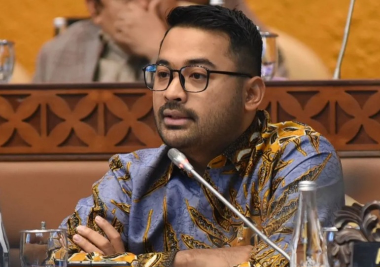 Menurut Zigo, penanganan kecelakaan tidak cukup hanya sebatas pendataan korban dan proses hukum semata. Pemerintah juga harus bertanggung jawab terhadap aspek keselamatan infrastruktur jalan.
Ia mengacu pada UU Nomor 2 Tahun 2022 tentang Perubahan atas UU Nomor 38 Tahun 2004 tentang Jalan serta UU Nomor 22 Tahun 2009 tentang Lalu Lintas dan Angkutan Jalan, yang menegaskan bahwa pemerintah bertanggung jawab atas keamanan, keselamatan, dan perbaikan jalan raya.