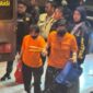 Saat digiring mobil tahanan Imigrasi, 320 orang merupakan WNA dan satu orang lainnya warga negara Indonesia (WNI).
Ratusan WNA tersebut kini dititipkan penahanannya ke Direktorat Jenderal Imigrasi Kementerian Imigrasi dan Pemasyarakatan 