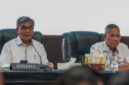 Ketua Komisi Pemberantasan Korupsi Setyo Budiyanto (kiri) bersama Wakil Ketua KPK Ibnu Basuki Widodo dalam acara Peluncuran Panduan dan Bahan Ajar Pendidikan Antikorupsi, Dihadapan Bupati/Wako di Gedung Kementerian Dalam Negeri, 