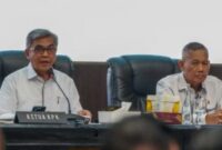 Ketua Komisi Pemberantasan Korupsi Setyo Budiyanto (kiri) bersama Wakil Ketua KPK Ibnu Basuki Widodo dalam acara Peluncuran Panduan dan Bahan Ajar Pendidikan Antikorupsi, Dihadapan Bupati/Wako di Gedung Kementerian Dalam Negeri, 