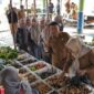 Sekwan DPRD kerinci jondri Ali Sejalan dengan program yang telah dicanangkan Bupati Kerinci Monadi terkait penguatan ekonomi kerakyatan, kami bersama ASN dilingkungan Sekwan selain ingin memastikan aktivitas perdagangan di pasar tradisional tetap berjalan baik dan kebutuhan masyarakat sehari-hari tetap tersedia kita juga berbelanja.