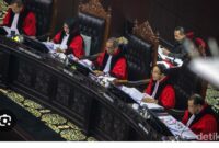 Selama Keppres pemindahan belum diterbitkan, maka status ibu kota negara tetap berada di Jakarta. Artinya, dalam konteks permohonan a quo, berlakunya waktu pemindahan ibu kota negara ke Ibu Kota Nusantara tergantung pada penetapan dan pemberlakuan keputusan presiden (Keppres)