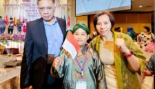 Ajeng Primiana menjelaskan, Raya anaknya mendapat undangan ke Amerika Serikat untuk mengikuti Olympiade Tesla sekaligus berkesempatan mengunjungi NASA serta sejumlah laboratorium penelitian di sana. Kegiatan tersebut dijadwalkan berlangsung pada akhir Mei 2026.