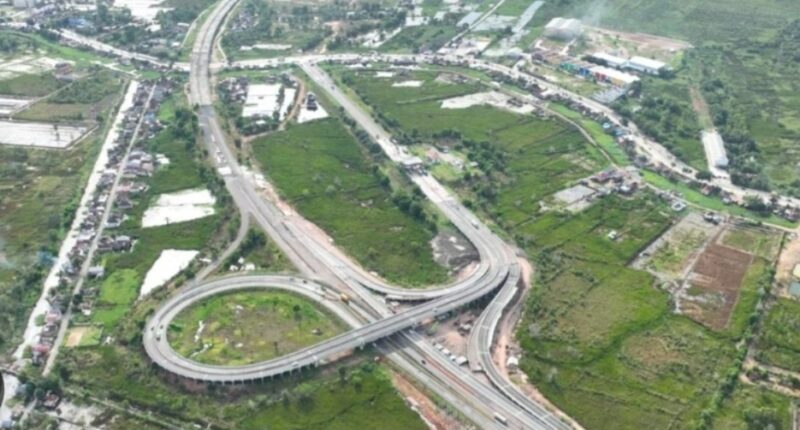 Percepatan pembangunan terus dilakukan guna mendukung konektivitas wilayah dan memperlancar distribusi logistik di kawasan Sumatera bagian selatan.tol Palembang- Betung penyelesaian fisik capai 82 persen.