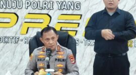 Kapolda Lampung  Irjan Pol  Helfi Assegaf saat memberikan keterangan, menegaskan 
dan memerintahkan seluruh jajaran kepolisian Kapolda Lampung  untuk menindak tegas pelaku begal dan curanmor dengan tindakan tembak di tempa, mou coba main main silakan.