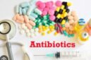 Ilustrasi obat obat anti biotik penggunaan antibiotik yang tidak tepat dapat memicu resistensi antimikroba atau Antimicrobial Resistance (AMR), yakni kondisi ketika bakteri, virus, jamur, maupun parasit menjadi kebal terhadap obat-obatan antimikroba.
Survei WHO bersama Kementerian Kesehatan RI menunjukkan praktik penggunaan antibiotik tanpa aturan masih marak terjadi di Indonesia.