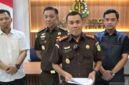 Kepala Kejaksaan Negeri Jakarta Timur, Topik Gunawan, mengatakan tim penyidik tindak pidana khusus (Pidsus) telah jadi tahanan kejari jaktim Tiga tersKomit dugaan korupsi  pada Suku Dinas Perindustrian, Perdagangan, Koperasi, Usaha Kecil dan Menengah (Sudin PPKUKM) Jakarta Timur
yakni IRM selaku Direktur PT SCS sebagai penyedia pengadaan mesin jahit tahun 2022 hingga 2024, PAR selaku Pejabat Pembuat Komitmen (PPK) tahun 2022, serta DER 