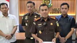Kepala Kejaksaan Negeri Jakarta Timur, Topik Gunawan, mengatakan tim penyidik tindak pidana khusus (Pidsus) telah jadi tahanan kejari jaktim Tiga tersKomit dugaan korupsi  pada Suku Dinas Perindustrian, Perdagangan, Koperasi, Usaha Kecil dan Menengah (Sudin PPKUKM) Jakarta Timur
yakni IRM selaku Direktur PT SCS sebagai penyedia pengadaan mesin jahit tahun 2022 hingga 2024, PAR selaku Pejabat Pembuat Komitmen (PPK) tahun 2022, serta DER 