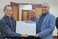 Ketua Umum PWI  Pusat Ahmad Munir, Didampingi Ketua PWI Jambi, H Ridya Agus, saat akan bertolak kunjungan kerja ke Jambi  Kami mengecam keras tindakan militer zionis Israel yang mencegat dan menahan rombongan misi kemanusiaan menuju Gaza, termasuk jurnalis Indonesia yang sedang menjalankan tugas jurnalistik.