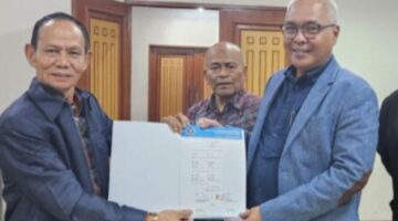 Ketua Umum PWI Pusat Ahmad Munir, Didampingi Ketua PWI Jambi, H Ridya Agus, saat akan bertolak kunjungan kerja ke Jambi Kami mengecam keras tindakan militer zionis Israel yang mencegat dan menahan rombongan misi kemanusiaan menuju Gaza, termasuk jurnalis Indonesia yang sedang menjalankan tugas jurnalistik.