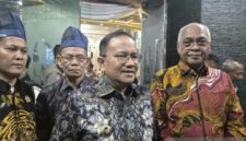 Ketua Umum PWI Pusat Ahmad Munir menegaskan, tanggung jawab wartawan sangat berat karena setiap karya jurnalistik yang dipublikasikan akan menjadi bahan pembelajaran masyarakat dalam memahami persoalan sosial, politik, ekonomi maupun kebijakan pemerintah.Karena, profesi wartawan dinilai memiliki beban moral yang besar dalam setiap produk pemberitaan yang disampaikan kepada masyarakat.
