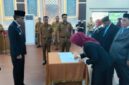 13 kepala sekolah di Kabupaten Muaro Jambi dikabarkan mengundurkan diri dari jabatannya hanya dua hari setelah dilantik oleh Wakil Bupati Muaro Jambi, Junaidi H. Mahir.Mereka mundur diantaran kepala Sekolah Dasar (SD),di lingkungan Dinas Pendidikan Kabupaten Muaro Jambi