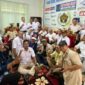 Suasana silaturahmi berlangsung penuh keakraban dan kekeluargaan. Pertemuan antara Ketua Umum PWI Pusat dengan pengurus serta anggota PWI Provinsi Jambi berlangsung hangat tanpa sekat, mencerminkan semangat persatuan dalam membangun organisasi wartawan yang lebih kuat dan profesional.(