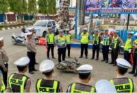 Seiring tuntutan tugas di lapangan, Sat Lantas Polres Kerinci terus berupaya meningkatkan kemampuan personelnya melalui latihan keterampilan taktis, khususnya dalam penanganan Tempat Kejadian Perkara (TKP) kecelakaan lalu lintas dan Kegiatan latihan dipimpin langasung  Kasat Lantas Polres Kerinci AKP Into Sujarwo,  yang berlangsung di area pos pelayanan lalu lintas tersebut diikuti seluruh jajaran personel Sat Lantas Polres Kerinci dan lantihan simulasi tersebut, personel mempraktikkan langsung skenario penanganan kecelakaan  dialami sepeda motor yang menimbulkan korban jiwa, disini anggotanya melakukan olah TKP yang  mulai dari pengamanan lokasi hingga proses olah TKP secara detail.