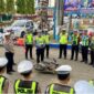 Seiring tuntutan tugas di lapangan, Sat Lantas Polres Kerinci terus berupaya meningkatkan kemampuan personelnya melalui latihan keterampilan taktis, khususnya dalam penanganan Tempat Kejadian Perkara (TKP) kecelakaan lalu lintas dan Kegiatan latihan dipimpin langasung  Kasat Lantas Polres Kerinci AKP Into Sujarwo,  yang berlangsung di area pos pelayanan lalu lintas tersebut diikuti seluruh jajaran personel Sat Lantas Polres Kerinci dan lantihan simulasi tersebut, personel mempraktikkan langsung skenario penanganan kecelakaan  dialami sepeda motor yang menimbulkan korban jiwa, disini anggotanya melakukan olah TKP yang  mulai dari pengamanan lokasi hingga proses olah TKP secara detail.