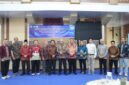Wakil Wali Kota Sungai Penuh, Azhar Hamzah, dalam pemaparannya menjelaskan sejumlah tantangan pembangunan yang masih dihadapi pemerintah daerah. Salah satu persoalan utama yang disorot ialah keterbatasan konektivitas wilayah akibat jauhnya jarak tempuh menuju ibu kota provinsi maupun akses ke wilayah tetangga di Sumatera Barat.