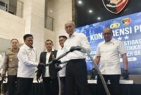 Bareskrim Polri memastikan tidak ditemukan unsur sabotase dalam peristiwa pemadaman listrik massal (blackout) yang terjadi di sejumlah wilayah Sumatera yang terhubung dalam sistem interkoneksi kelistrikan. Wakil Kepala Bareskrim Polri, Irjen Pol Nunung Syaifuddin, menegaskan hingga saat ini hasil investigasi awal menunjukkan gangguan lebih mengarah pada faktor teknis dan cuaca ekstrem.
