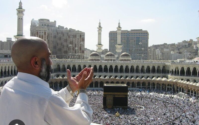 Peringatan perjalanan yang dikeluarkan pemerintah Amerika Serikat terkait keamanan di Timur Tengah tidak menjadi penghalang bagi calon jemaah untuk menjalankan rukun Islam kelima tersebut. Ribuan jemaah tetap berbondong-bondong datang ke Arab Saudi meski situasi kawasan masih dibayangi konflik antara Amerika Serikat, Israel, dan Iran.