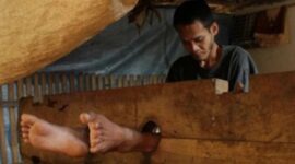 Kementerian Kesehatan (kemenkes) RI mencatat Pemasungan terhadap orang dengan gangguan jiwa di Indonesia menunjukkan peningkatan dalam tiga tahun terakhir. Mencatat jumlah kasus pemasungan naik dari 981 kasus pada 2023 menjadi 1.794 kasus pada 2024, lalu meningkat lagi menjadi 2.442 kasus pada 2025.
Memasuki triwulan pertama 2026, tercatat sekitar 1.443 kasus pemasungan di berbagai daerah di Indonesia.