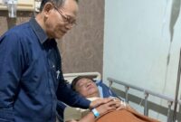 Ketua Persatuan Wartawan Indonesia (PWI) Provinsi Jambi, H. Riduan Agus, melakukan kunjungan langsung ke Rumah Sakit DKT Kota Jambi untuk membesuk Sekretaris Jenderal (Sekjen) PWI Jambi, Arwani, yang tengah menjalani perawatan inap.