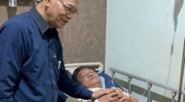 Ketua Persatuan Wartawan Indonesia (PWI) Provinsi Jambi, H. Riduan Agus, melakukan kunjungan langsung ke Rumah Sakit DKT Kota Jambi untuk membesuk Sekretaris Jenderal (Sekjen) PWI Jambi, Arwani, yang tengah menjalani perawatan inap.