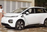 Pasar mobil listrik di Indonesia memasuki fase paling menentukan pada tahun ini. Setelah mencatat lonjakan penjualan hampir 140 persen pada tahun lalu, kendaraan listrik kini menghadapi ujian baru, yakni apakah konsumen tetap berminat membeli ketika sejumlah insentif pemerintah mulai dikurangi atau dihentikan.