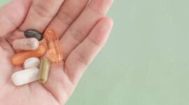 konsumsi vitamin maupun suplemen dalam dosis tinggi dapat membuat kerja ginjal menjadi lebih berat, terutama bagi orang yang memiliki riwayat penyakit ginjal atau batu ginjal.sebaik konsultasi dengan dokter.
