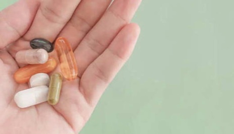 konsumsi vitamin maupun suplemen dalam dosis tinggi dapat membuat kerja ginjal menjadi lebih berat, terutama bagi orang yang memiliki riwayat penyakit ginjal atau batu ginjal.sebaik konsultasi dengan dokter.
