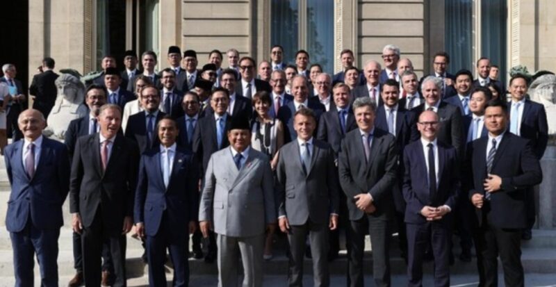 Presiden  bersama Presiden Prancis  menghadiri peluncuran France–Indonesia High Level Business Council sebagai langkah strategis untuk memperkuat hubungan ekonomi antara Indonesia dan Prancis.