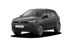 Berikut daftar harga Tata Tiago 2026 di India:
Smart MT: Rs 4,69 lakh atau sekitar Rp 87 jutaan
Pure MT: Rs 5,49 lakh atau sekitar Rp 102 jutaan.Pure CNG: Rs 6,49 lakh atau sekitar Rp 120 jutaan, Pure+ MT: Rs 5,99 lakh atau sekitar Rp 111 jutaan, Pure+ CNG: Rs 6,99 lakh atau sekitar Rp 129 jutaan, Creative MT: Rs 6,99 lakh atau sekitar Rp 129 jutaan, Creative CNG: Rs 7,99 lakh atau sekitar Rp 148 jutaan
Dengan harga yang kompetitif serta fitur modern yang cukup lengkap, Tata Tiago 2026 berpotensi menjadi pesaing kuat di segmen mobil perkotaan murah apabila masuk ke pasar Indonesia