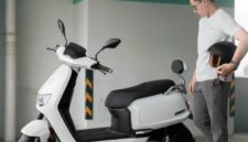 Dewan Penasihat Masyarakat Transportasi Indonesia (MTI), Djoko Setijowarno, mengusulkan agar insentif motor listrik sebesar Rp5 juta diprioritaskan bagi masyarakat di daerah lingkar tambang nikel serta warga di pulau-pulau kecil yang masih menghadapi keterbatasan pasokan bahan bakar minyak (BBM).