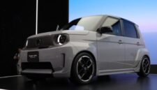 Pabrikan asal Jepang tersebut resmi memulai penjualan mobil listrik kompak terbarunya, Honda Super-ONE, yang disebut-sebut sebagai