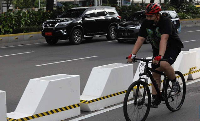 Foto: Jalur Sepeda Permanen di Jalan Sudirman-Thamrin (CNBC Indonesia/ Muhammad Sabki)