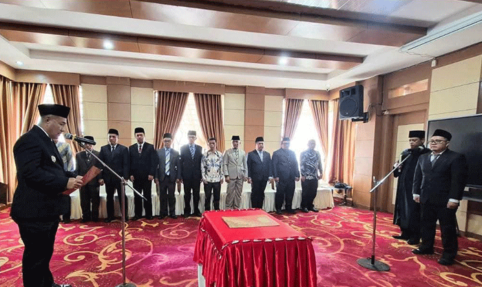 Wali Kota Sungai Penuh Alfin melantik Dewan Pengawas PDAM Tirta Khayangan periode 2026–2030
