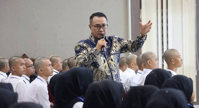 Wali Kota Sungai Penuh Alfin mengajak CPNS menjadi ASN yang adaptif, inovatif, berintegritas, dan siap menghadapi tantangan transformasi digital demi meningkatkan kualitas pelayanan publik.