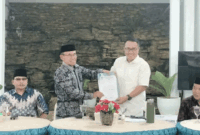 Penyaluran bantuan program Corporate Social Responsibility (CSR) sebesar Rp15 juta kepada panitia Kenduri Sko 6 Luhah Sungai Penuh
