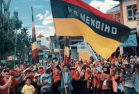 lantunan Sike Negeak Karamentang mengiringi Penyambutan bambu Karamentang