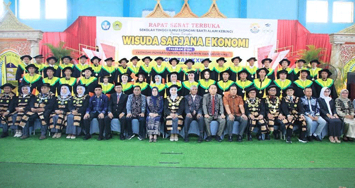 STIE Sakti Alam Kerinci mengukuhkan 313 sarjana baru pada Wisuda Tahun Akademik 2026.