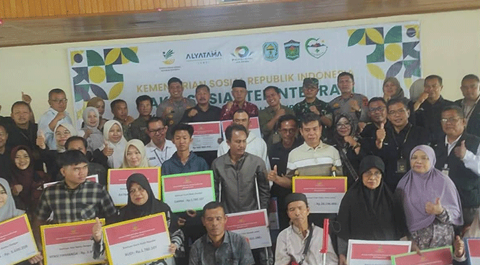 Wakil Wali Kota Sungai Penuh Azhar Hamzah menghadiri Bakti Sosial Terintegrasi yang menghadirkan operasi katarak gratis, khitanan massal, donor darah, dan berbagai bantuan sosial bagi