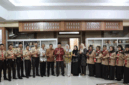 Wakil Wali Kota Sungai Penuh Azhar Hamzah melepas kontingen Pramuka yang akan mengikuti Jambore Daerah Jambi 2026