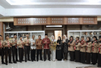 Wakil Wali Kota Sungai Penuh Azhar Hamzah melepas kontingen Pramuka yang akan mengikuti Jambore Daerah Jambi 2026