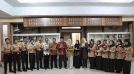 Wakil Wali Kota Sungai Penuh Azhar Hamzah melepas kontingen Pramuka yang akan mengikuti Jambore Daerah Jambi 2026
