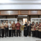 Wakil Wali Kota Sungai Penuh Azhar Hamzah melepas kontingen Pramuka yang akan mengikuti Jambore Daerah Jambi 2026